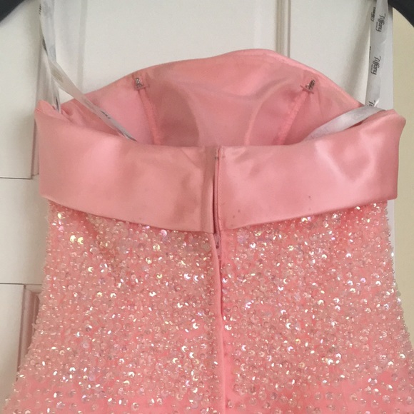 Dress - Picture 5 of 7